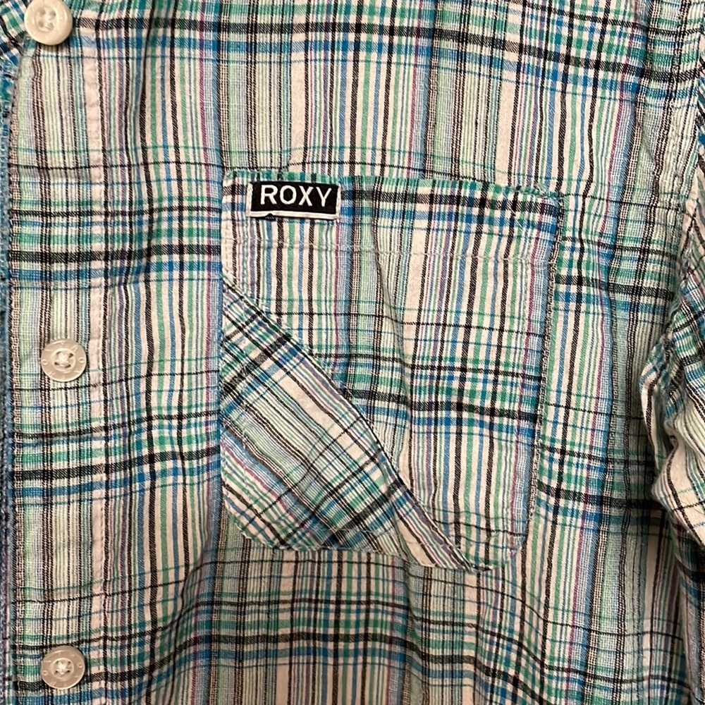 Vintage plaid, adorable, ROXY full button up, 3/4 sleeved shirt. Fits like a L